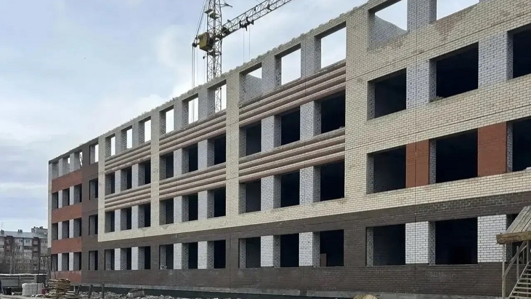 В Йошкар-Оле в микрорайоне 9А «растет» новая школа: объект готов на четверть