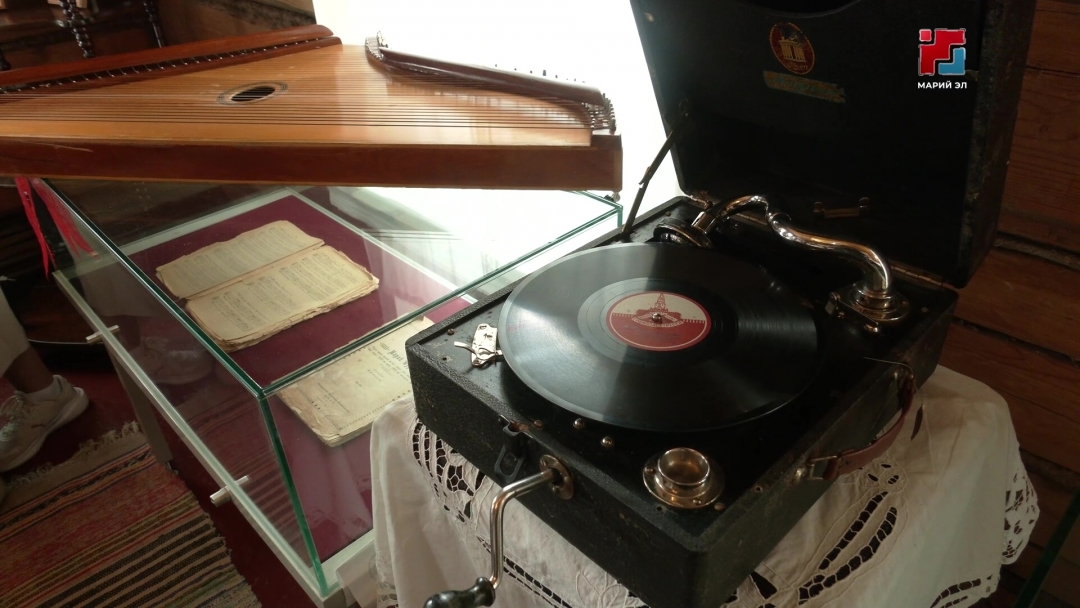 Марий Элыште «Веди родителей в музей» лӱман акций кая