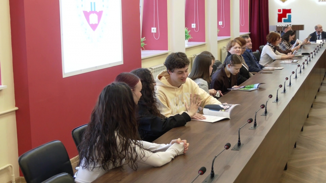 Секретарь СЖР Вячеслав Умановский провел круглый стол с медийщиками и будущими журналистами Марий Эл