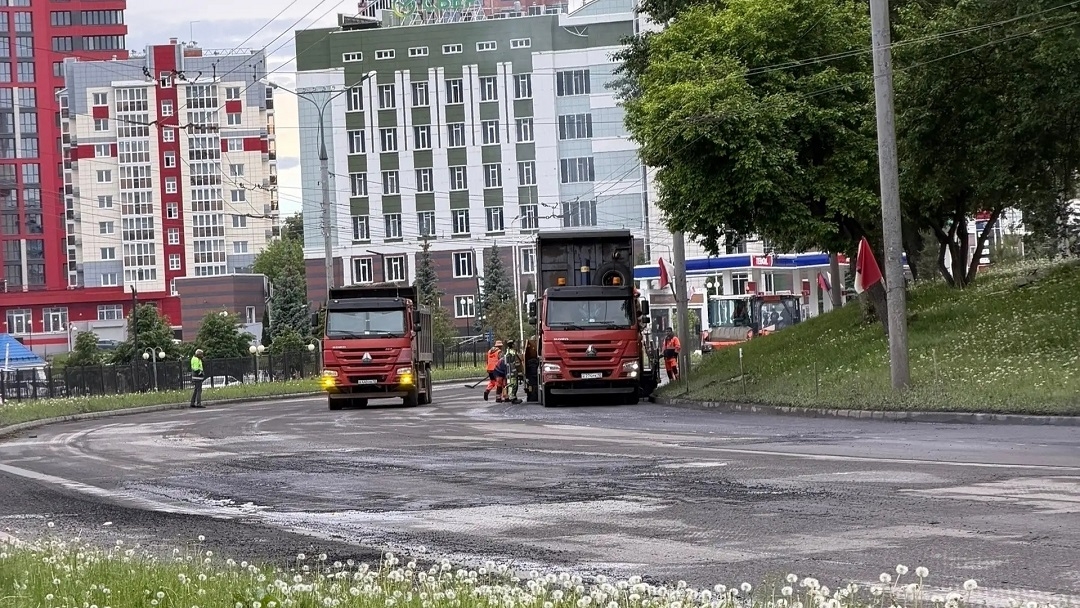 В Йошкар-Оле обновляют покрытие одной из центральных магистралей
