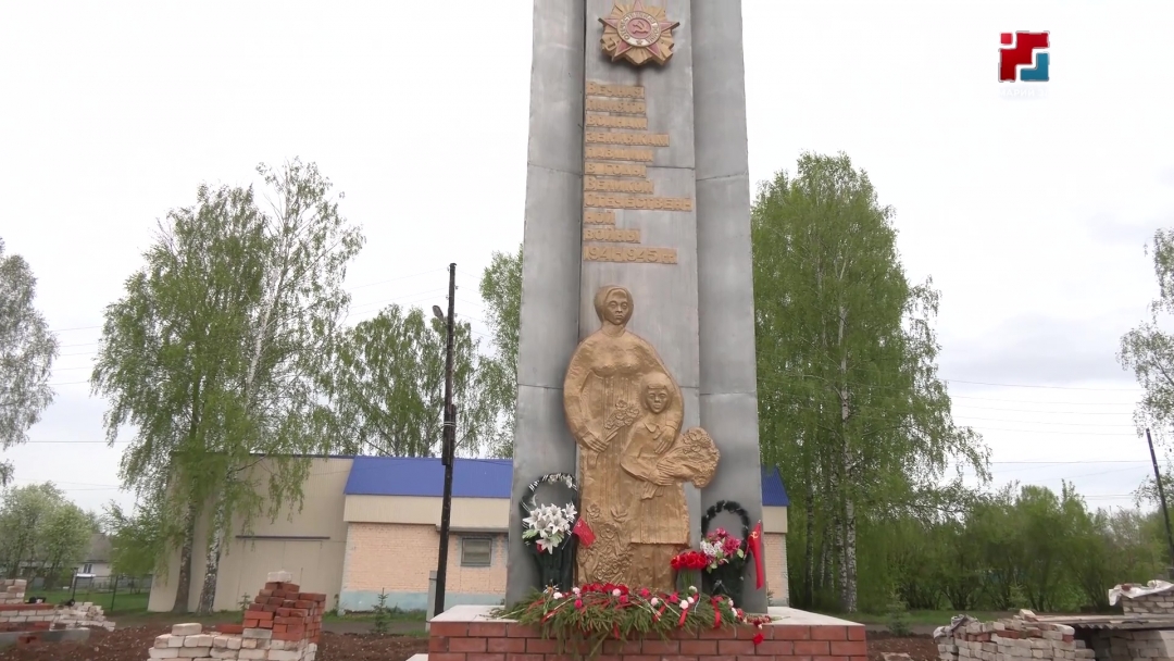 Параньга район Кугу Пумарий селаште обелискым тӧрлат