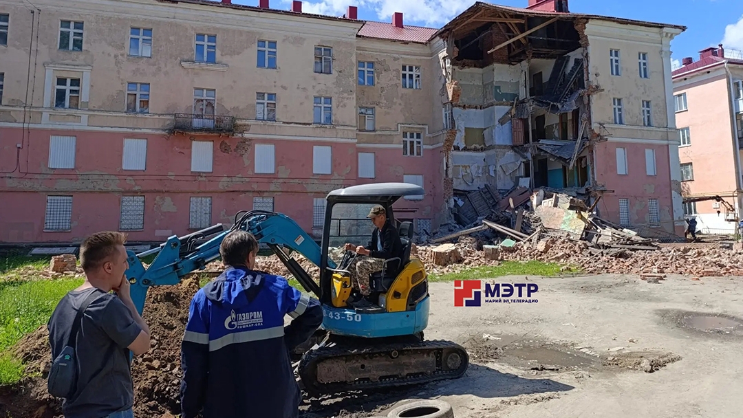 В Йошкар-Оле обрушился подъезд бывшего общежития пединститута