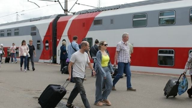 Пассажирских поездов, следующих в Крым и обратно, станет меньше