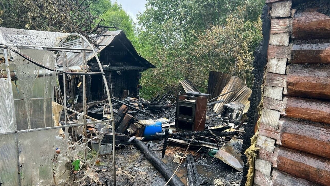 Две бани сгорели в Медведевском районе из-за короткого замыкания