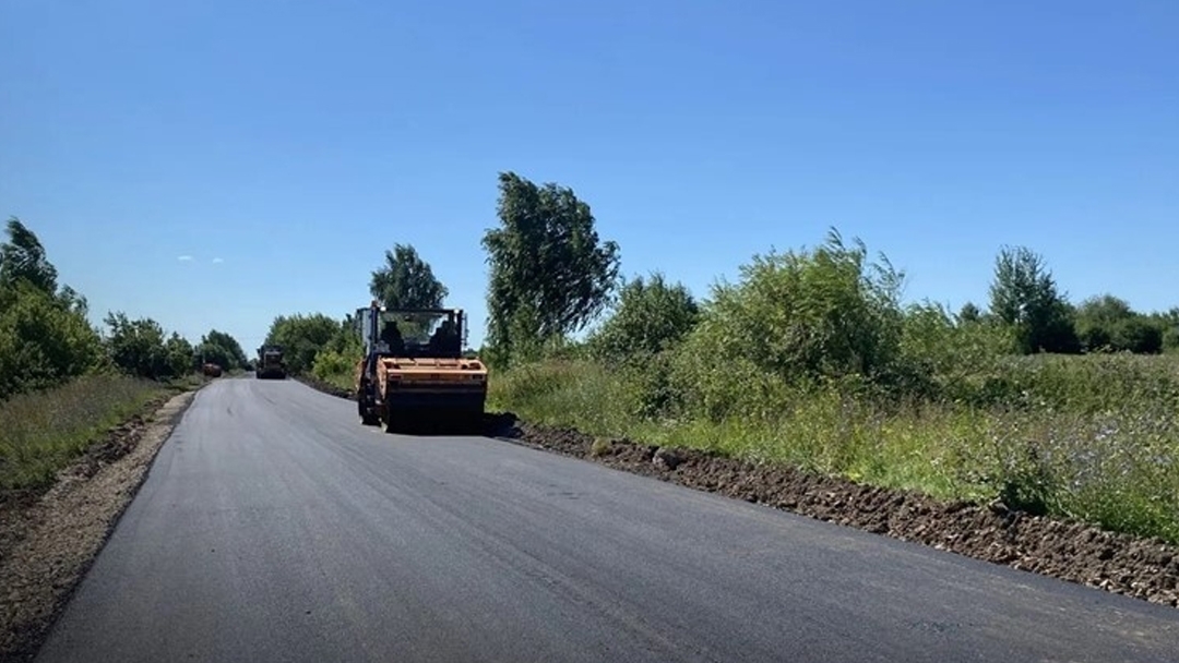 В Оршанском районе продолжается ремонт дороги к туристическим объектам по нацпроекту