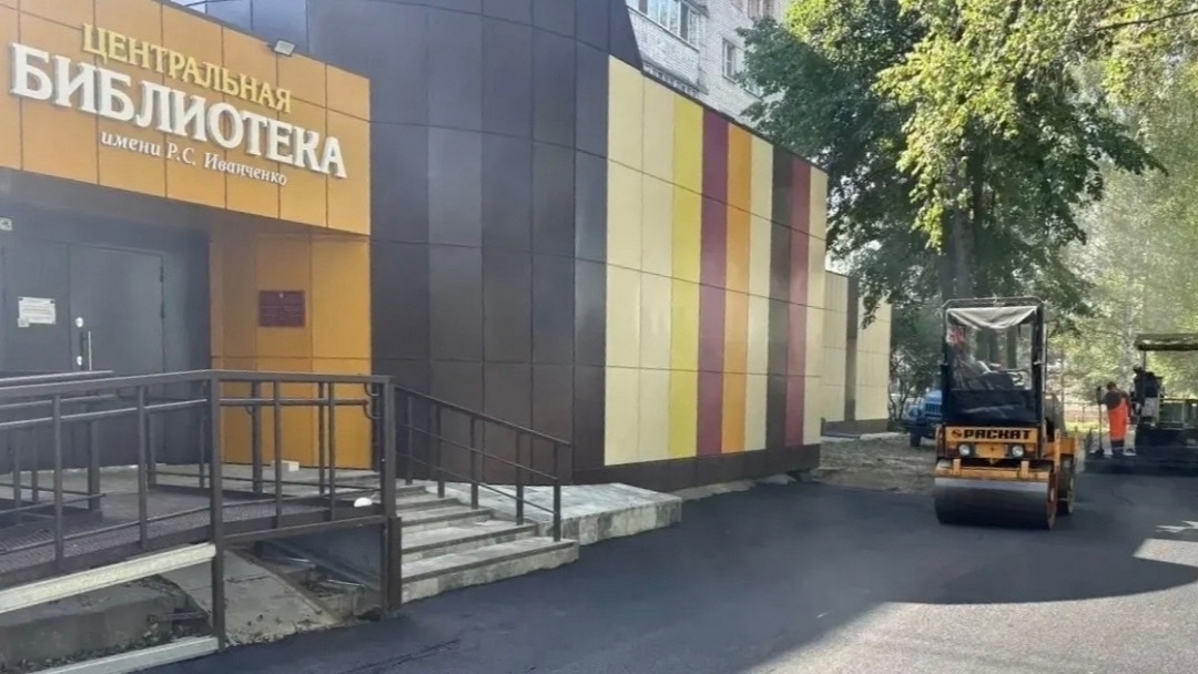 Красота снаружи и внутри: в Йошкар-Оле обновляют пространство у библиотек