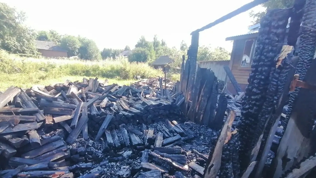 Пожарные отстояли жилой дом в поселке Юрино