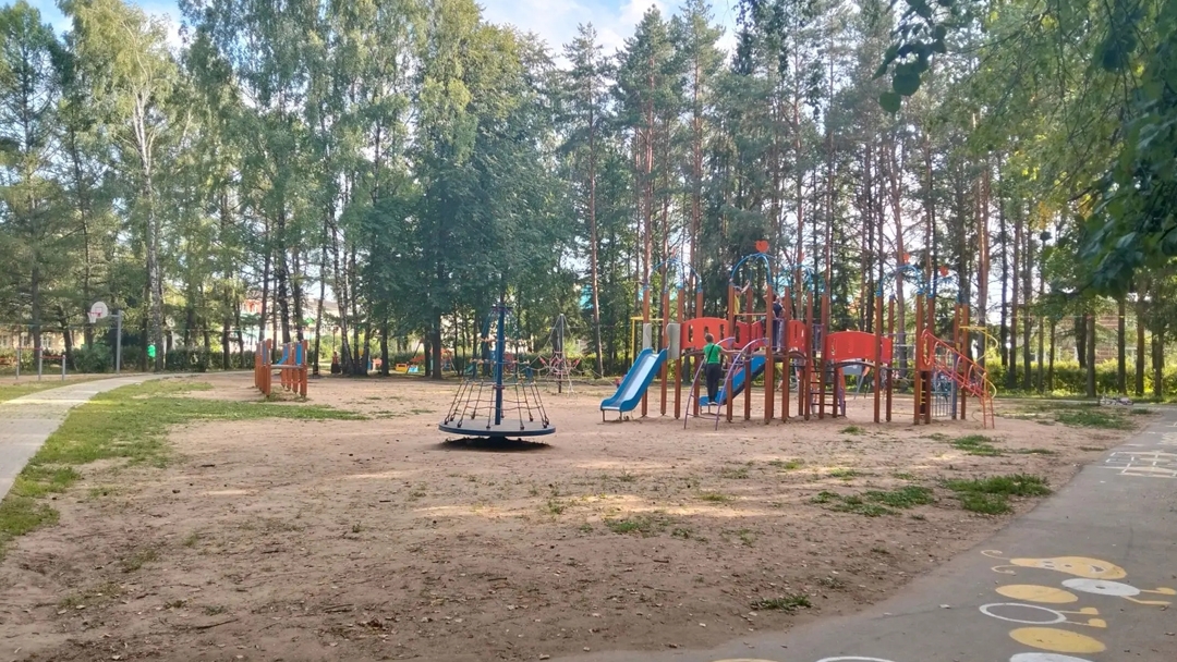 В поселке Мари-Турек открылись обновленные пространства со спортивной площадкой и игровой зоной
