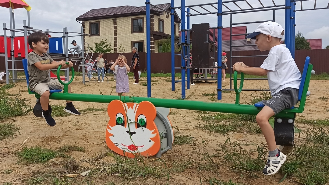 В Медведевском районе открылась новая детская игровая площадка