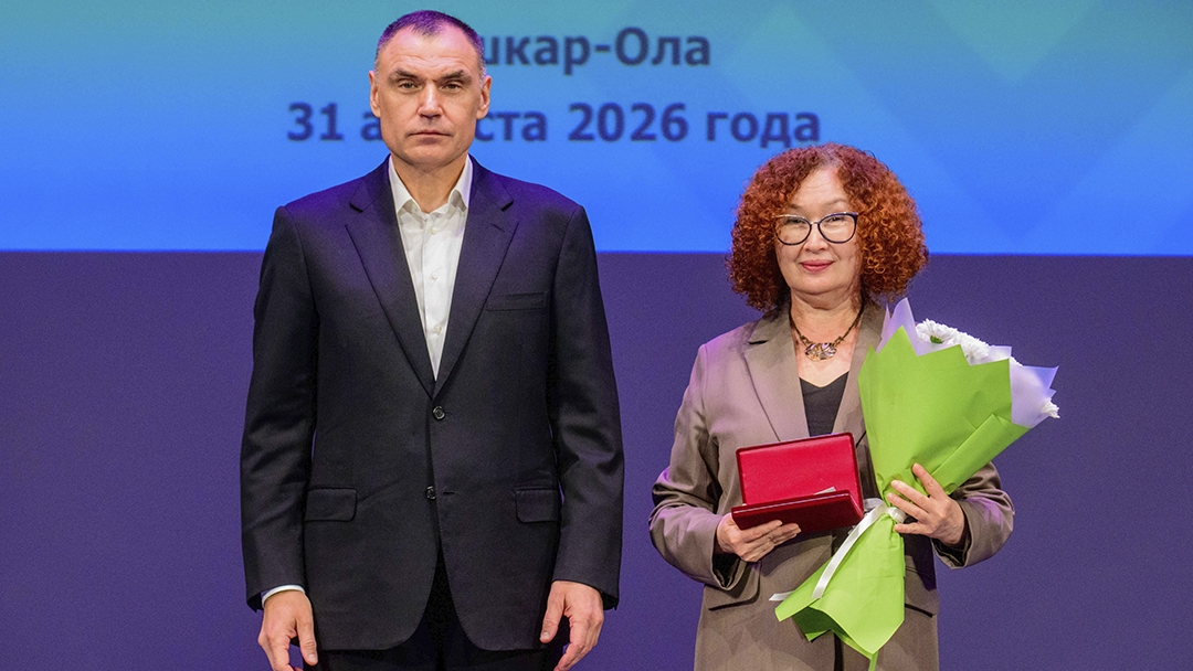 Юрий Зайцев вручил государственные награды педагогам учреждений культуры Марий Эл
