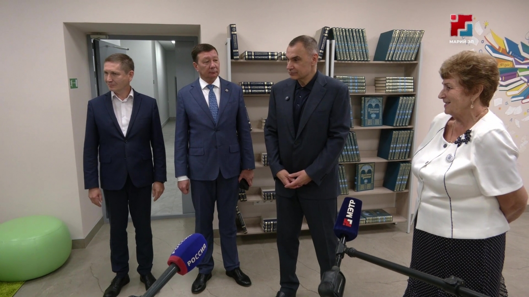Глава Марий Эл Юрий Зайцев оценил преображение центральной библиотеки Йошкар-Олы