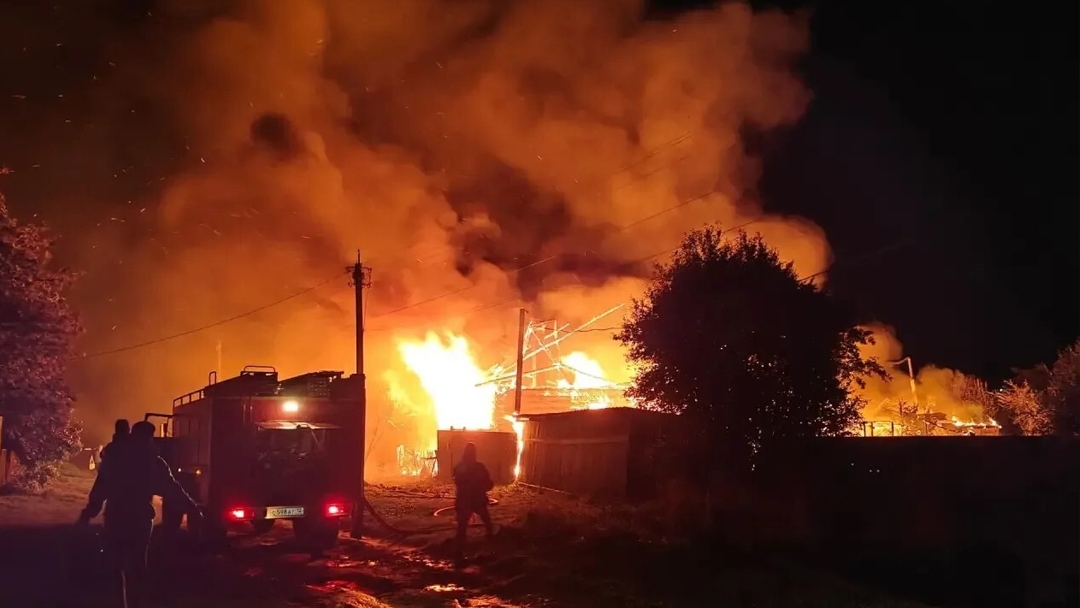 В Горномарийском районе горела баня и хозпостройки на площади 120 квадратных метров