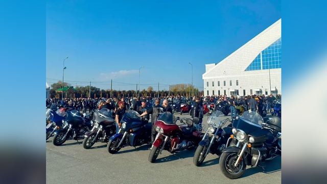 В Йошкар-Оле более 300 байкеров ярко закрыли мотосезон