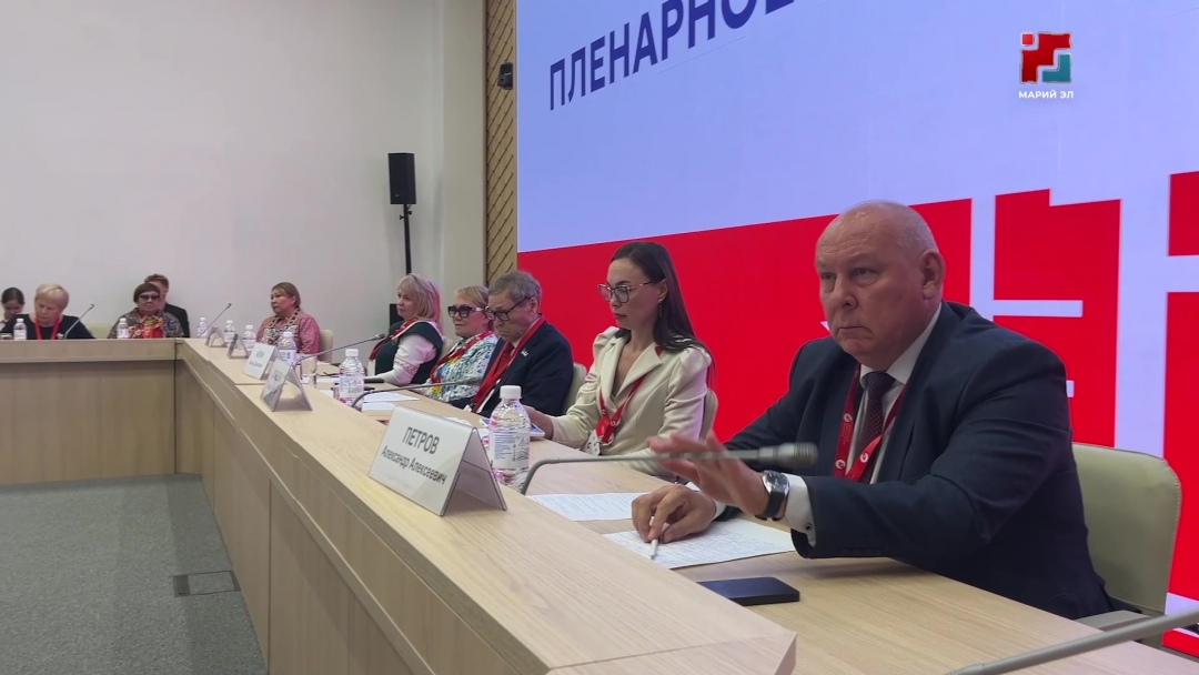 Марий Эл гыч писатель-влак Ханты-Мансийск олаште эртыше финн-угор писатель-влакын конференцийышкышт ушненыт