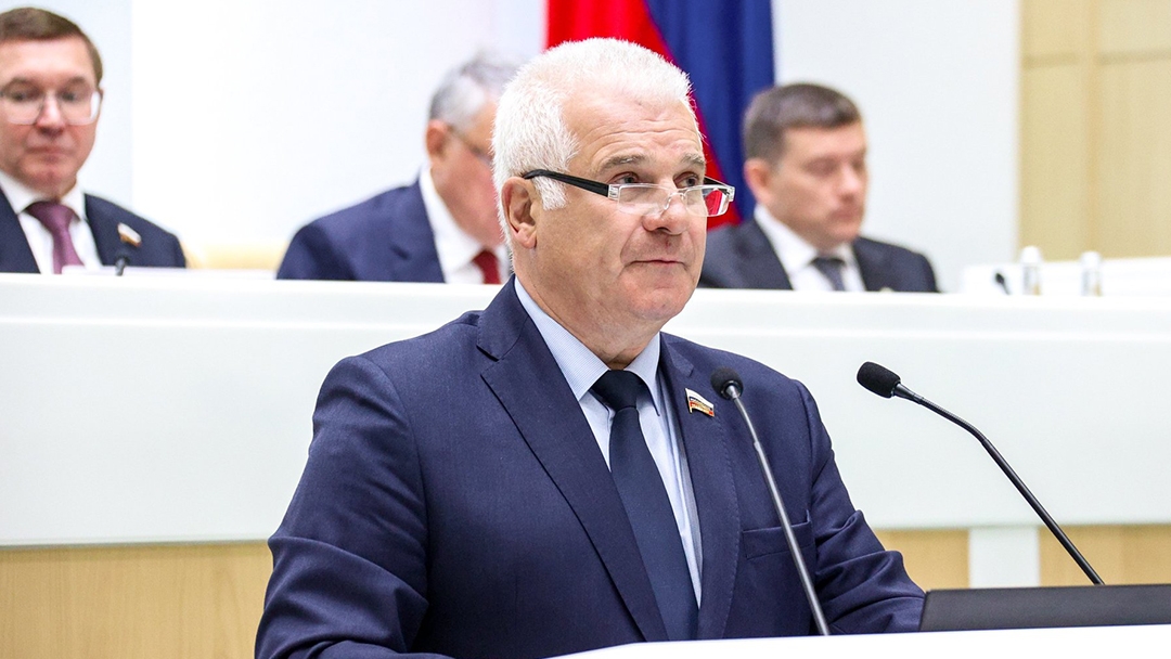 Сенатор Сергей Мартынов поздравил учителей Марий Эл с профессиональным праздником