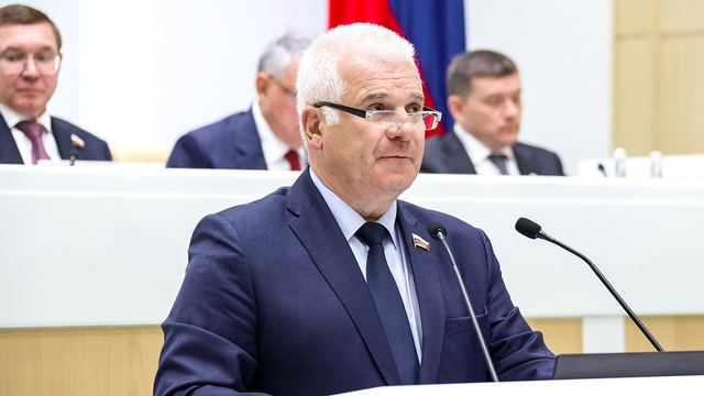 Сенатор Сергей Мартынов поздравил учителей Марий Эл с профессиональным праздником