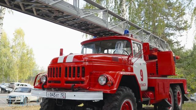 В Волжске открыли памятник пожарному автомобилю