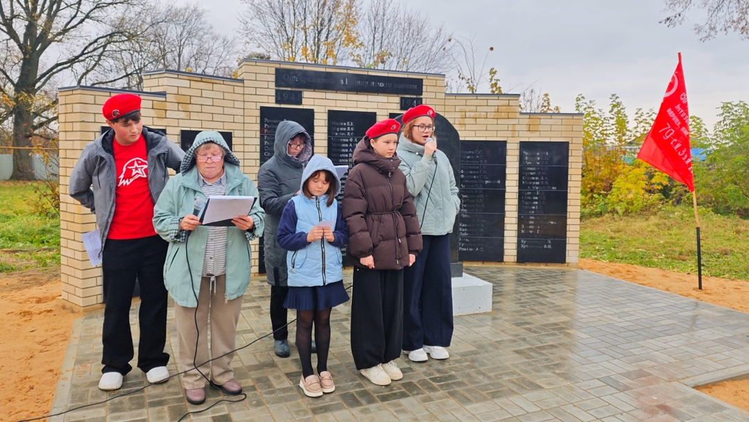 В Оршанском районе торжественно открыли обновлённый мемориал воинам-землякам