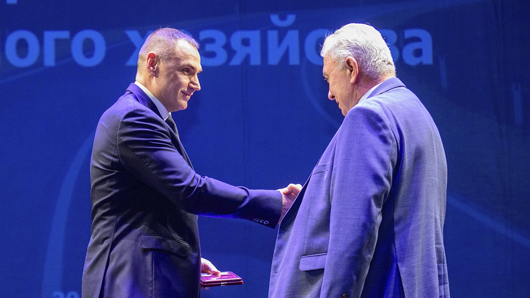 Глава Марий Эл Юрий Зайцев вручил награды работникам дорожного хозяйства республики