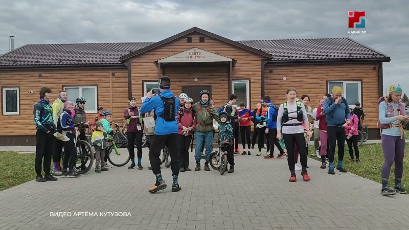 Любители спортивного ориентирования соревновались в беге или на велосипедах на осеннем рогейне