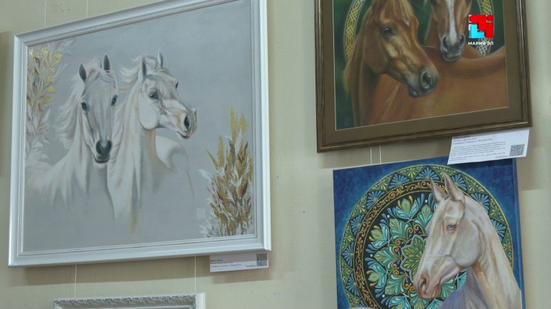 В Козьмодемьянске работает выставка Екатерины Стяжкиной «Не просто лошадь»