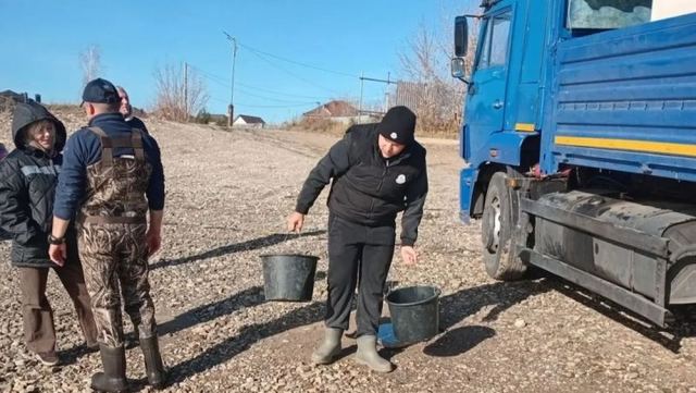 В воды Марий Эл выпустили саратовских толстолобиков