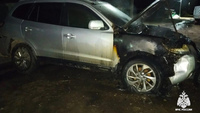 В Мари-Турекском районе мужчина спас гараж, вытолкнув горящую иномарку на улицу