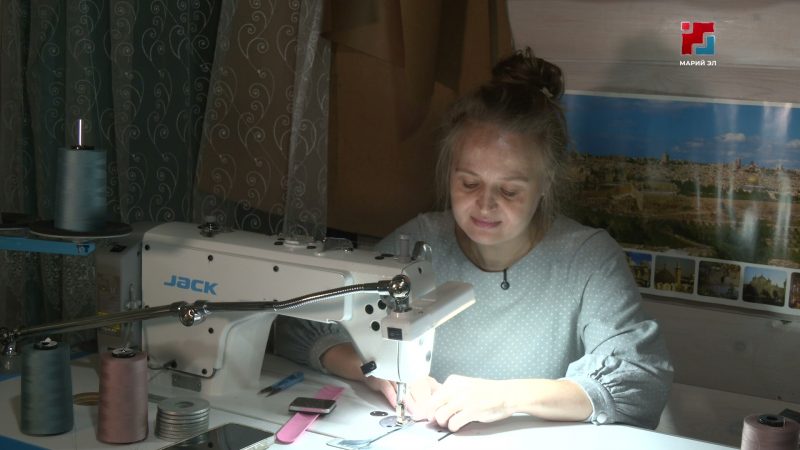 Из соцконтракта — в собственный бренд: история мастерицы из Горномарийского района