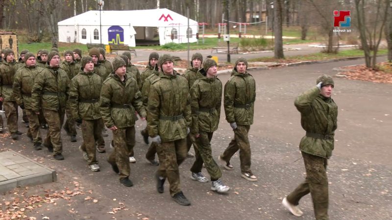 Школьники изучают управление БПЛА в центре «Авангард»
