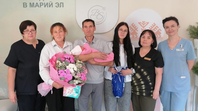 В Йошкар-Оле многодетная мама родила десятого ребёнка