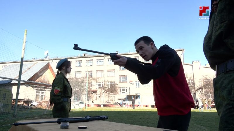 Студенты Йошкар-Олы прошли военно-патриотическую эстафету