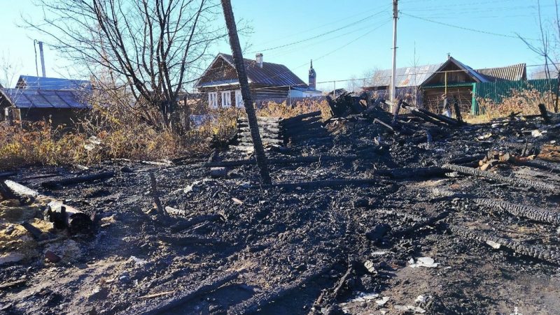 Пять отделений тушили пожар в неэксплуатируемом строении в Звениговском районе